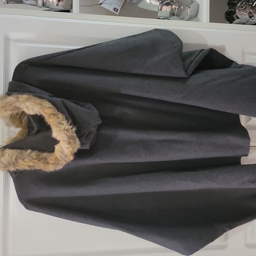 Poncho - Picture 6 of 8